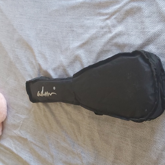 Ukelele - Picture 1 of 2